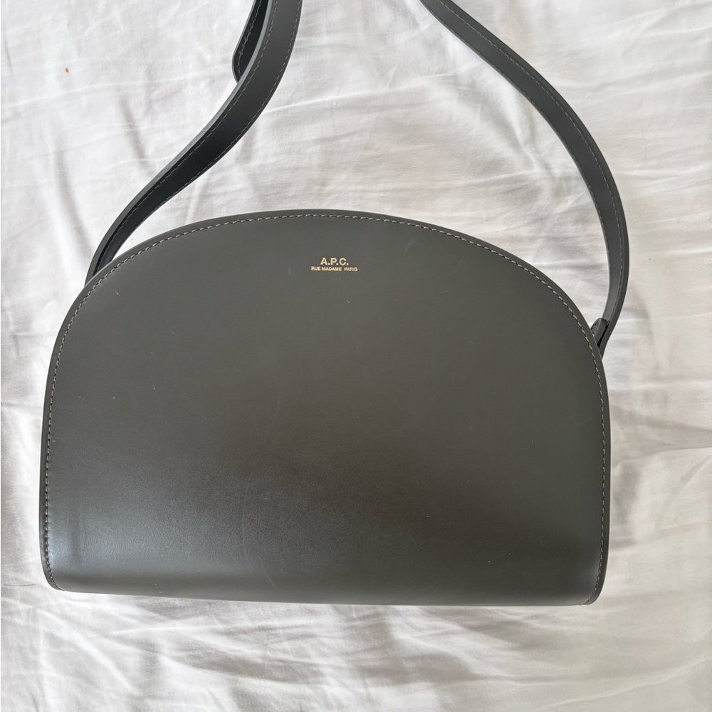 APC Demi Lune Bag vert olive green